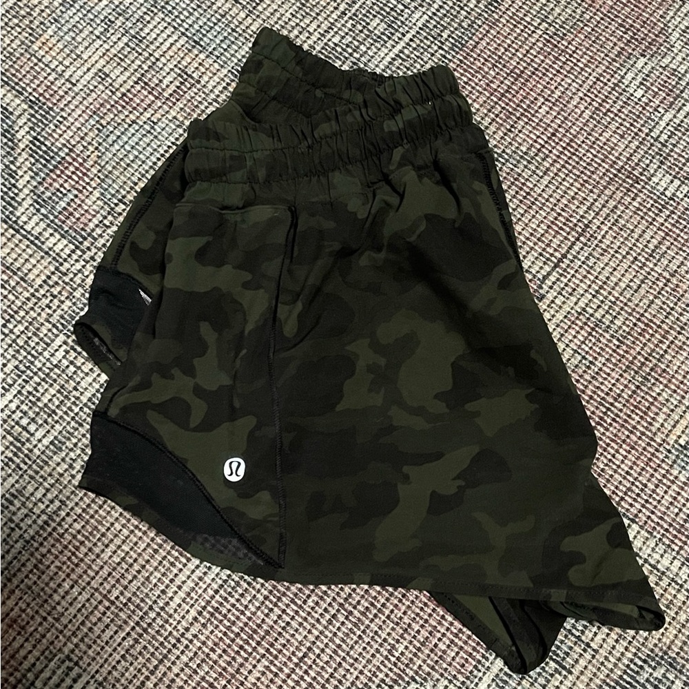 Lululemon Hotty Hot Shorts 2.5” *No liner